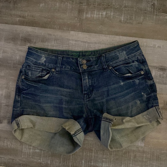 Delia’s Bailey Denim Shorts - Picture 1 of 3